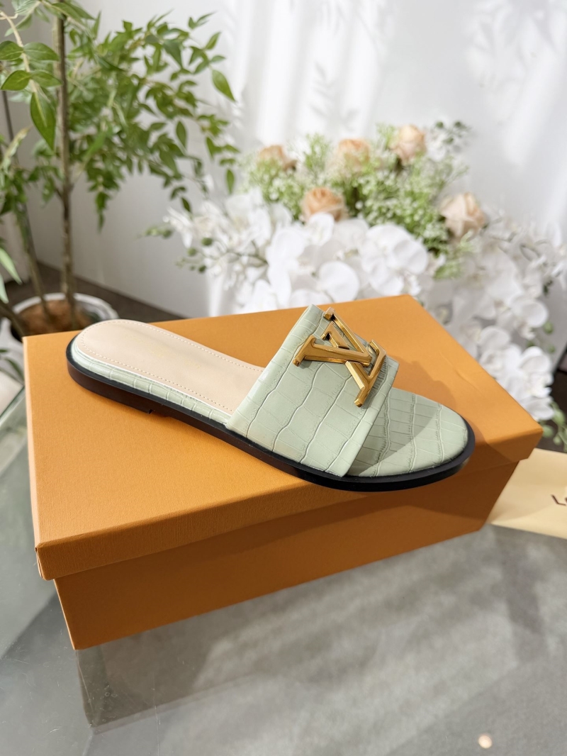 l0vis Vvtt0n slippers